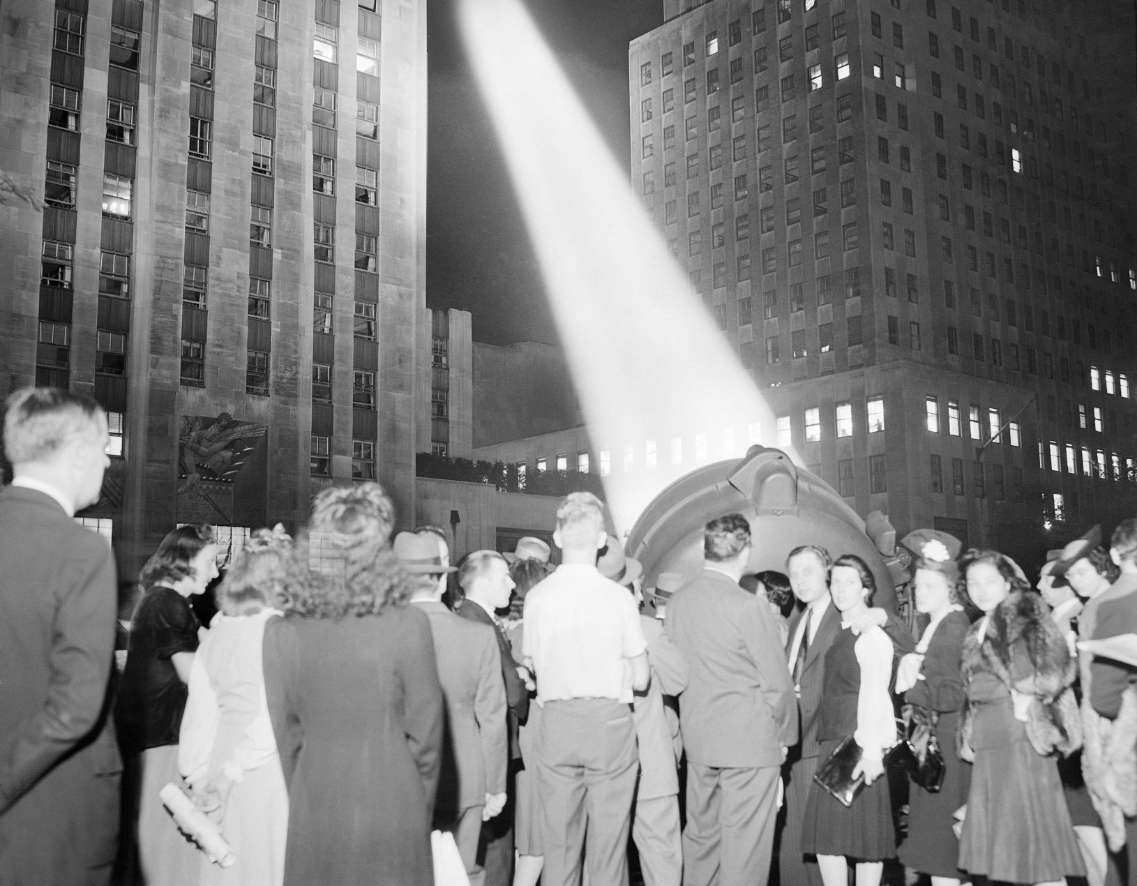 1941: Rockefeller Center Searchlight
